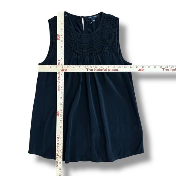 Banana Republic 100% Silk Black Sleeveless Blouse Top‎ M Cutout Neckline - Picture 3 of 8